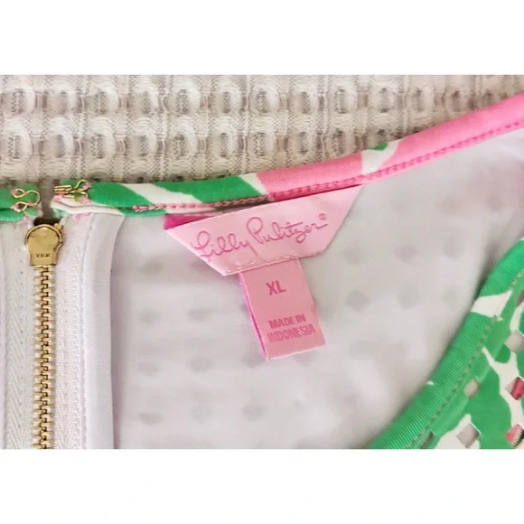 Lilly Pulitzer Pink and Green Pineapple Print Lazer Cut XL - Picture 3 of 3